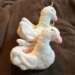 *4 for $15* Carters Swan Slippers - Size 7/8